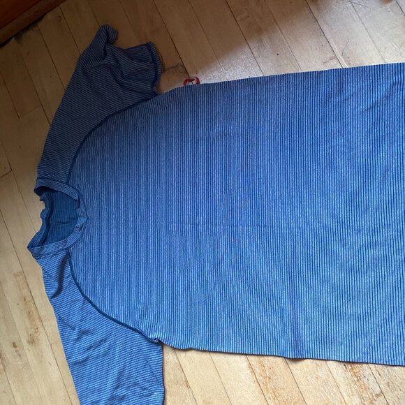 Lululemon Mens T-shirt - Picture 4 of 4